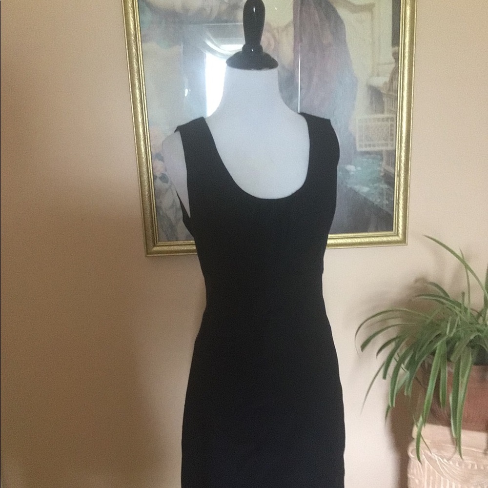 Black sleeveless dress